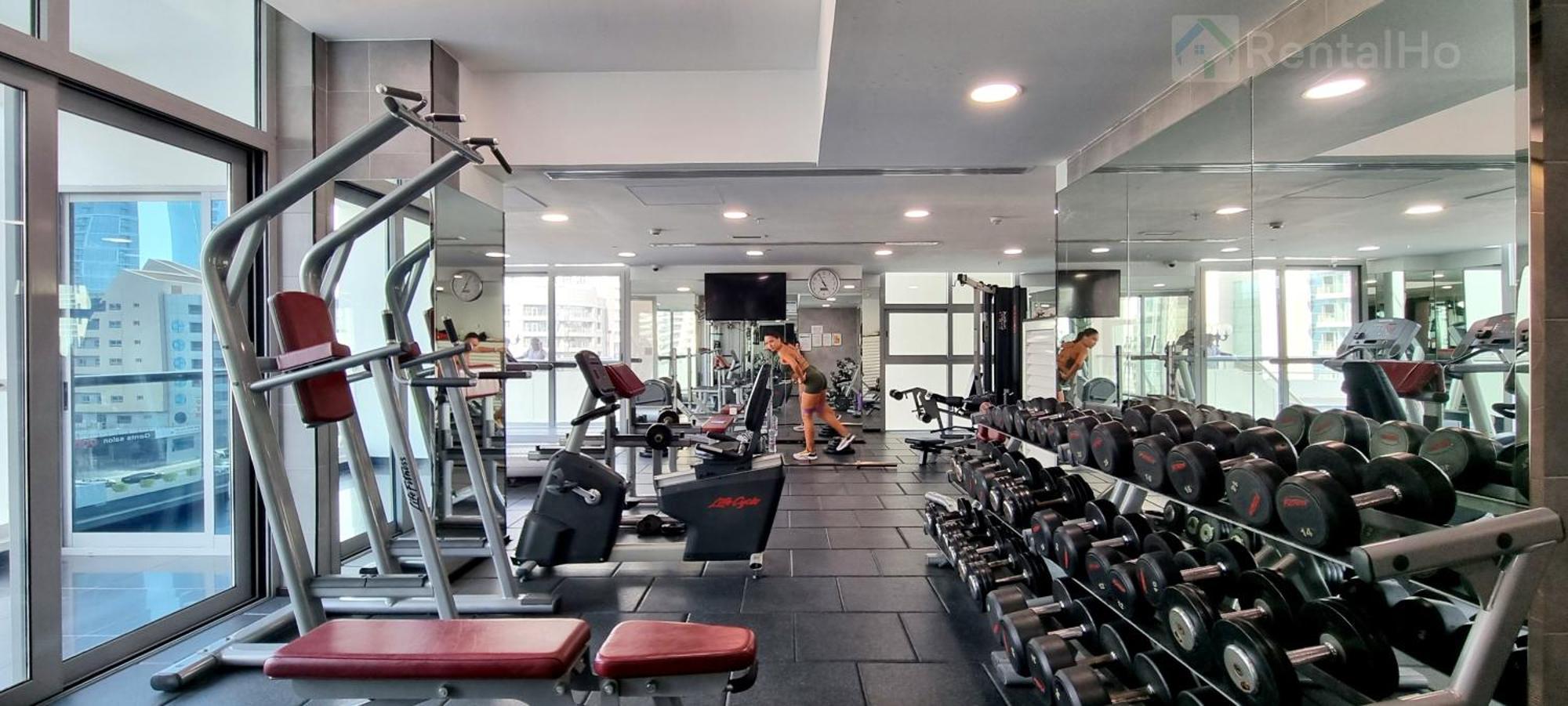Apartment Big Studio W/ Balcony And Easy Access To The