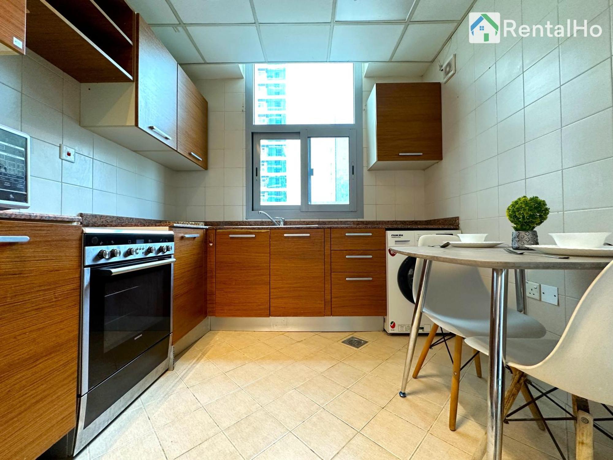 Big Studio W/ Balcony And Easy Access To The