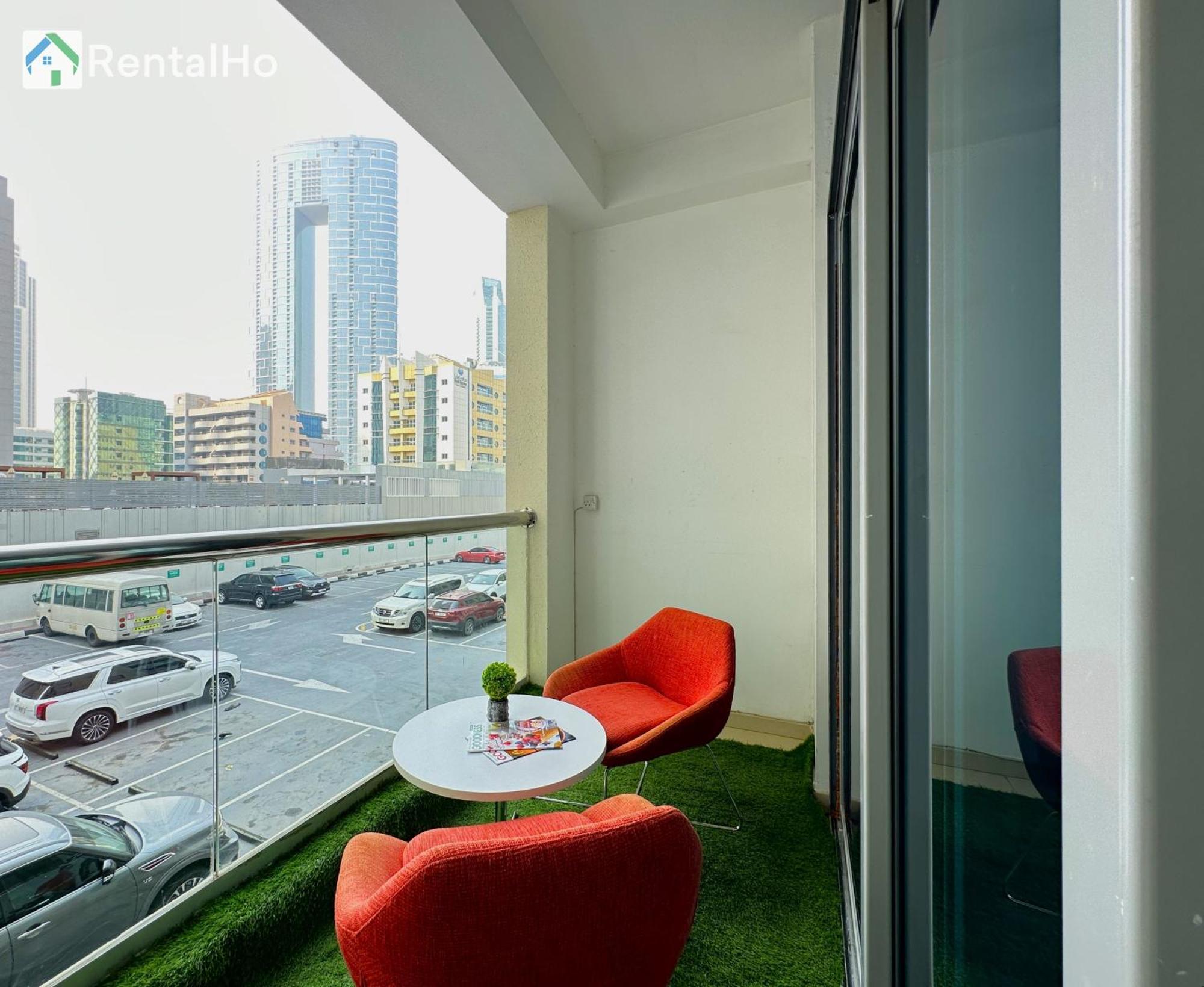 Apartment Big Studio W/ Balcony And Easy Access To The